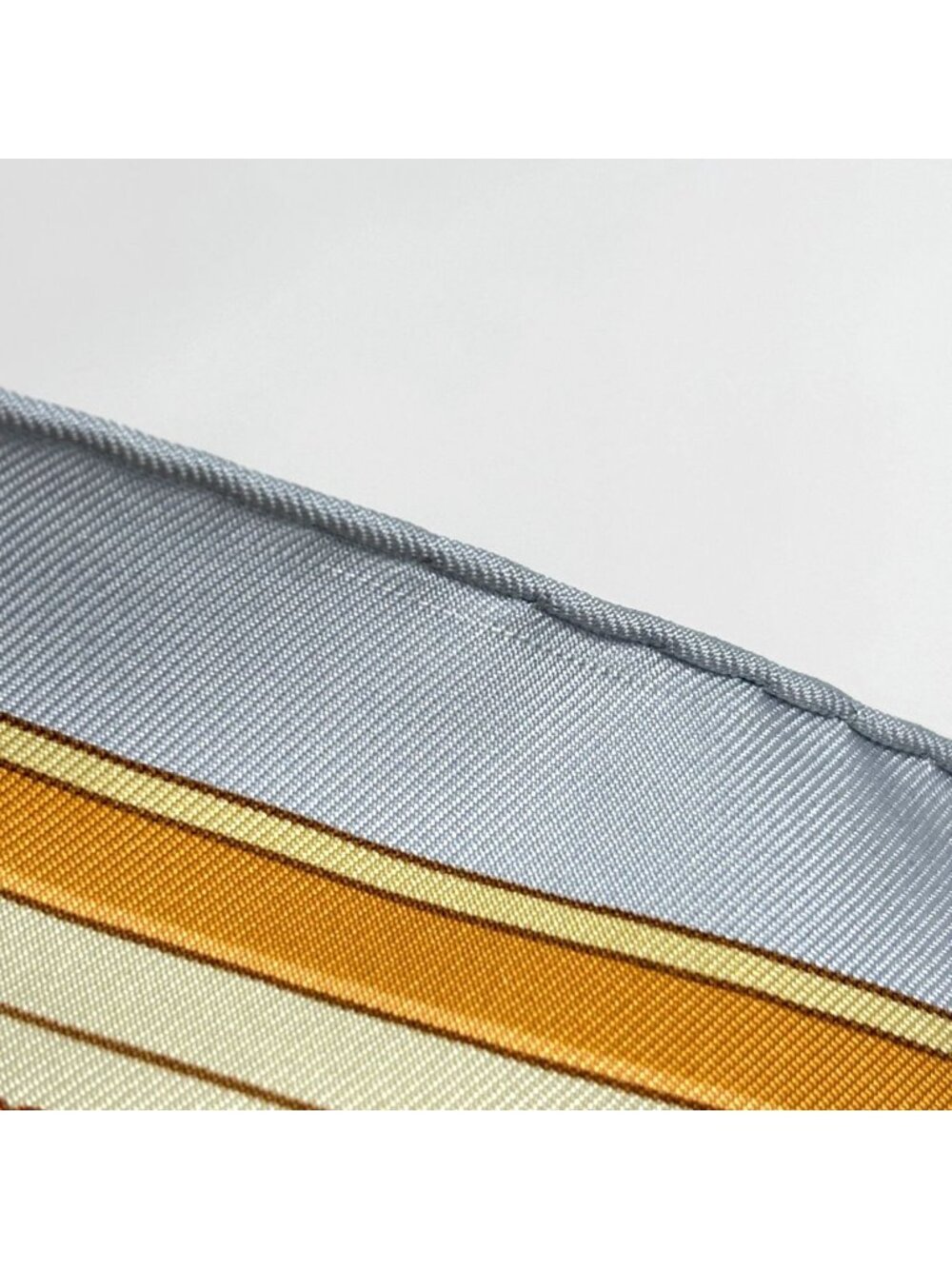 Hermes Carre 90 Donner la Reach Out Scarf Silk Light Blue Multicolor - Picture 4 of 4